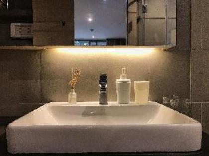 SII luxury condo in Silom BTS pool GYM wifi - image 9
