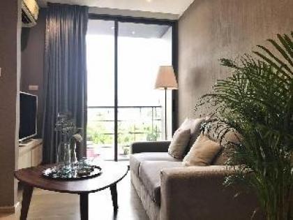 SIII luxury condo in Silom BTS pool view - image 11