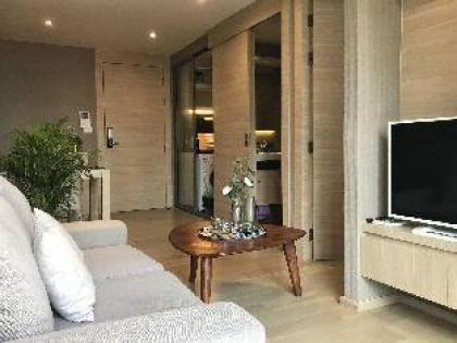 SIII luxury condo in Silom BTS pool view - image 17