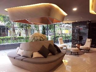 SIII luxury condo in Silom BTS pool view - image 2