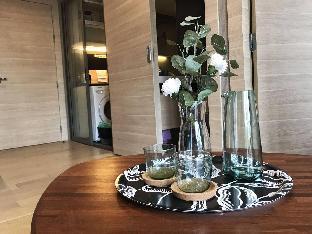 SIII luxury condo in Silom BTS pool view - image 3