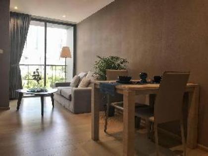 SIII luxury condo in Silom BTS pool view - image 7