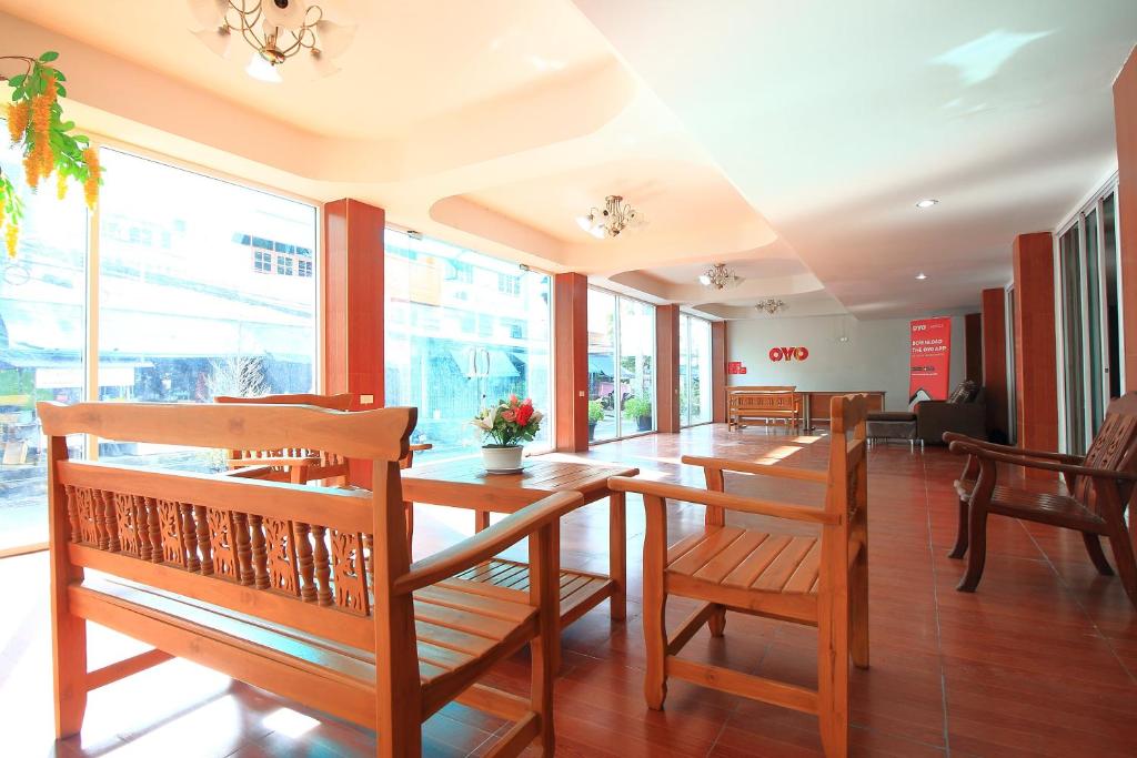 OYO 410 Diamond Boutique Hostel - image 2