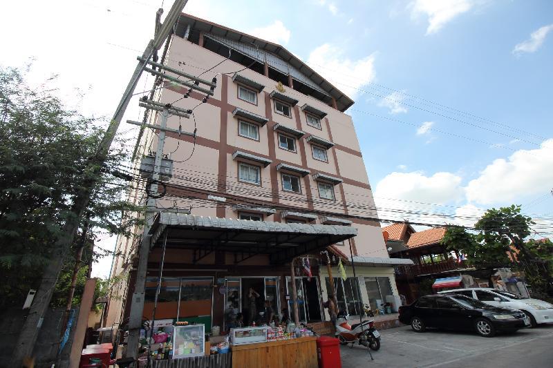OYO 689 Baan Yuyuen - image 4