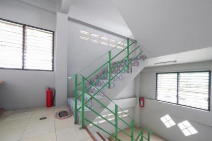 OYO 471 Sunshine Apartment - image 11