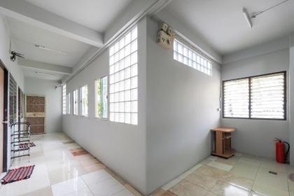 OYO 471 Sunshine Apartment - image 13