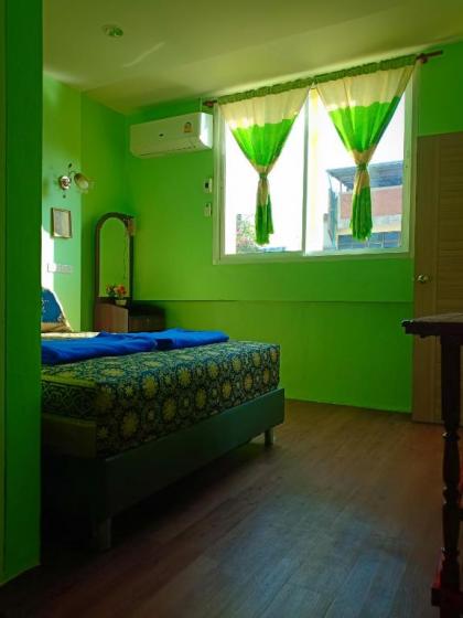 santo house - image 16