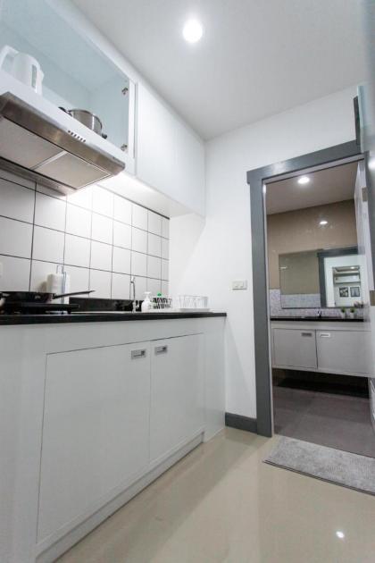 P3 Silom Large 2beds full kitchen WIFI 4-6pax - image 15
