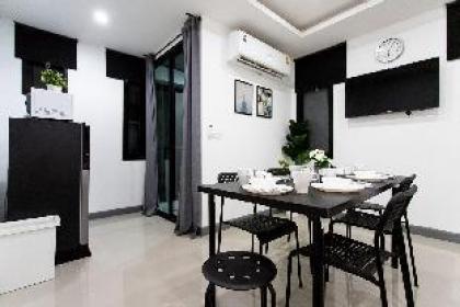 P3 Silom Large 2beds full kitchen WIFI 4-6pax - image 4