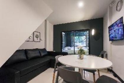 S2 Silom Large room 4-6 guests Full kitchen WIFI - image 11