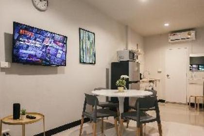S2 Silom Large room 4-6 guests Full kitchen WIFI - image 16