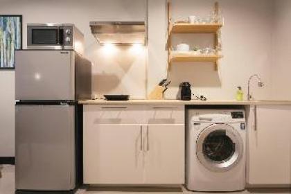 S2 Silom Large room 4-6 guests Full kitchen WIFI - image 3