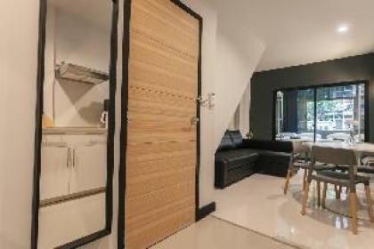 S2 Silom Large room 4-6 guests Full kitchen WIFI - image 4