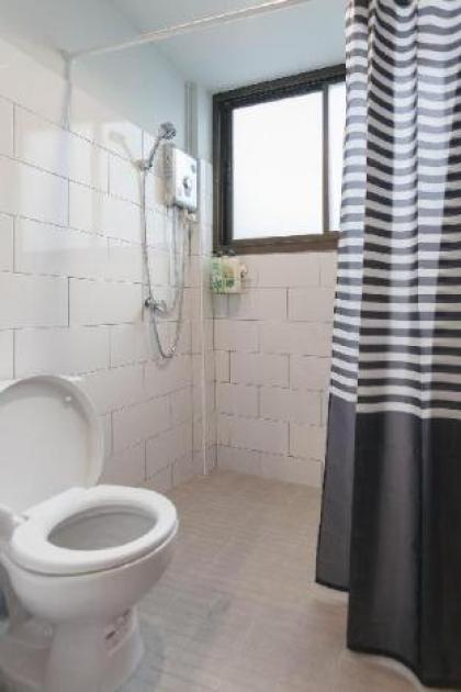 S2 Silom Large room 4-6 guests Full kitchen WIFI - image 6