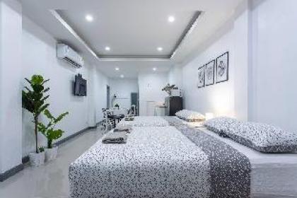 P1 Silom Pan large room full kitchen WIFI 4-6pax - image 3