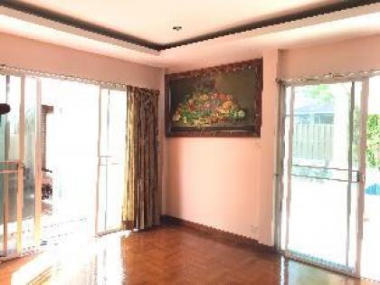 Thai Style Villa Perfect for Family - image 6
