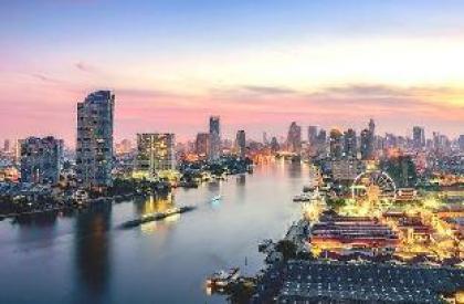 2BR Pool view Near BTS/ Asiatique Ferris Wheel