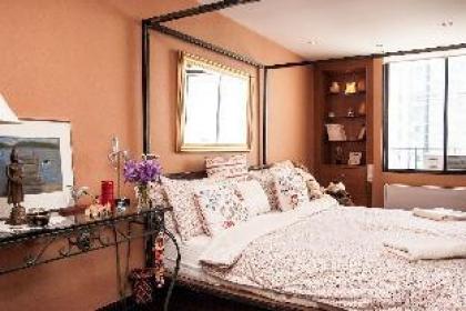 Chic Luxurious 1BR in Upscale Area - image 11