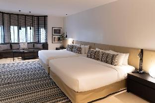A cozy living with two king size beds - image 3