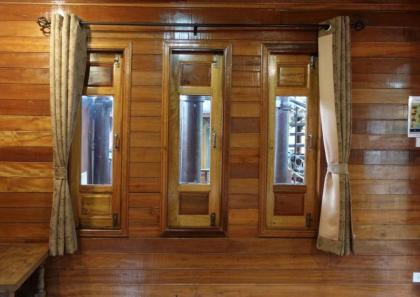 Thai Woodhouse - Elephant Room Bangkok