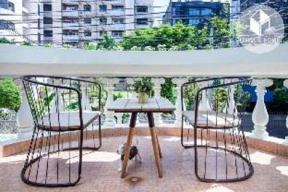 2F&3F in Townhouse @BTS NANA Bar Street/Asok T21 - image 8