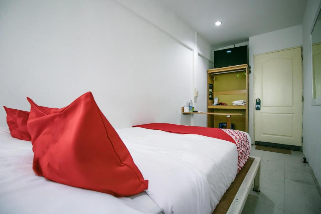 OYO 568 Art Hotel Hua Lamphong - image 3