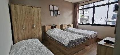 Peaceful house 100m to MRT perfect for groups - image 11