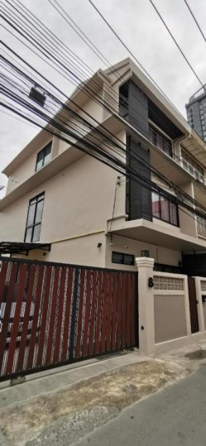 Peaceful house 100m to MRT perfect for groups - image 13