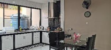 Peaceful house 100m to MRT perfect for groups - image 5