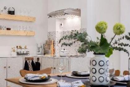 Bring HYGGE into your holiday 4br townhome - image 3