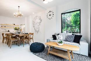 Bring HYGGE into your holiday 4br townhome - image 4