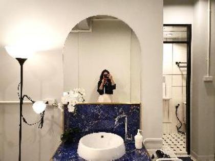 NEW! 2BR SuperB SPARKLING LUXURY - BTS Chong Nonsi - image 9