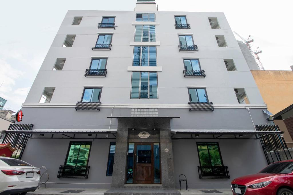 OYO 818 Suksomboon Residence - main image