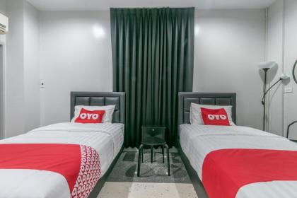 OYO 818 Suksomboon Residence - image 17