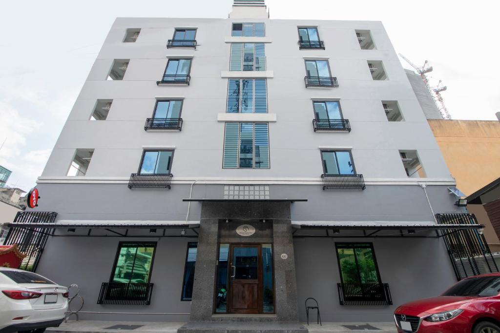 OYO 818 Suksomboon Residence - image 3
