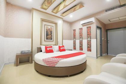 OYO 1002 Pinklao Resort - image 10