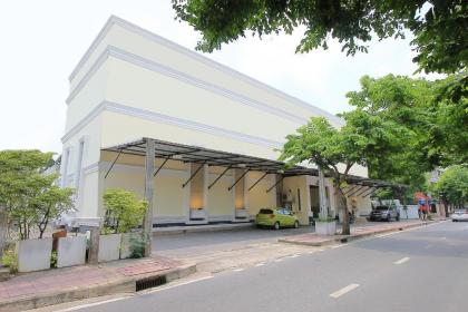 OYO 1002 Pinklao Resort - image 16