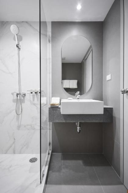 56 SURAWONG HOTEL AND RESIDENCE - image 14