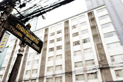 56 SURAWONG HOTEL AND RESIDENCE - image 2