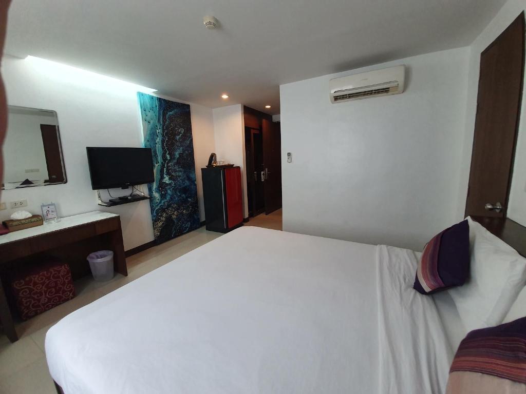 City Plaza Nana Hotel (SHA Extra Plus) - image 3