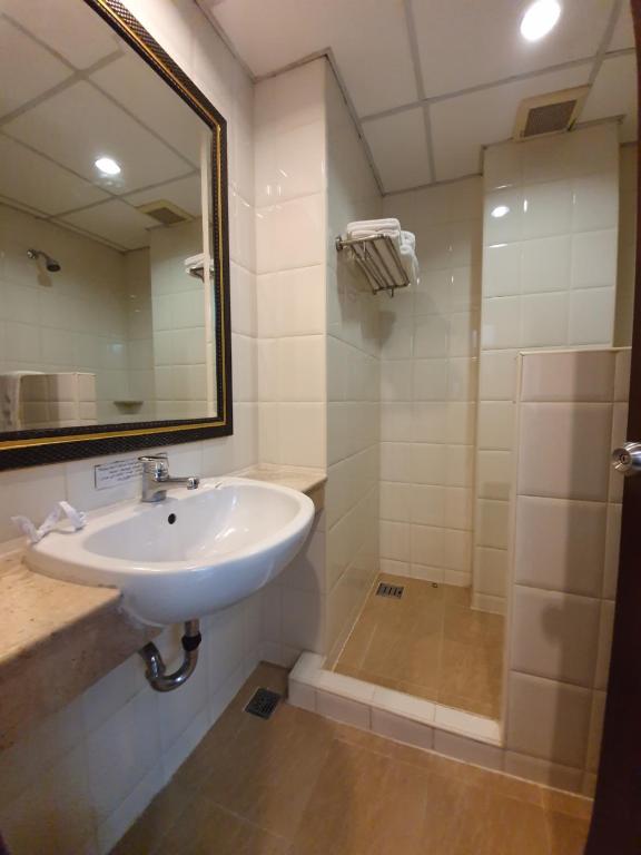 City Plaza Nana Hotel (SHA Extra Plus) - image 5