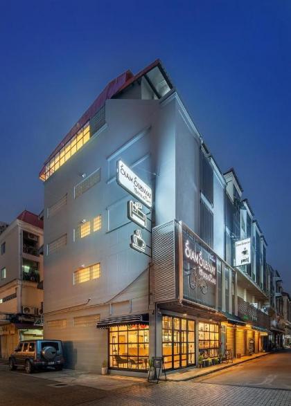 Siam Subway Hostel and Cafe 