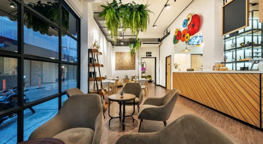 Siam Subway Hostel and Cafe - image 2