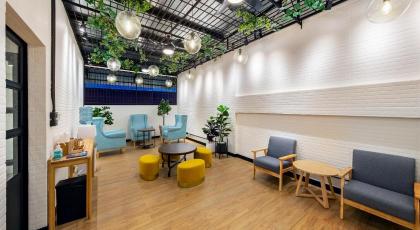 Siam Subway Hostel and Cafe - image 3