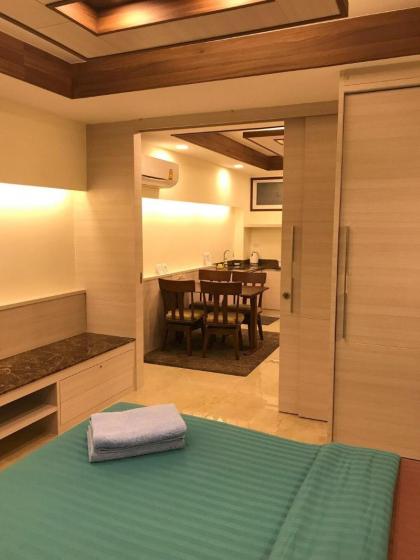 Family Room Condo NR Shopping@Platinum  FreeWifi - image 4