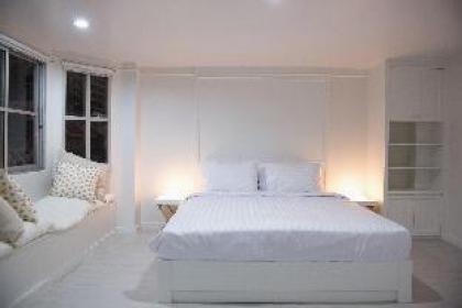 Bangkok Center Duplex  WIFINetflixLuggageRoom - image 9