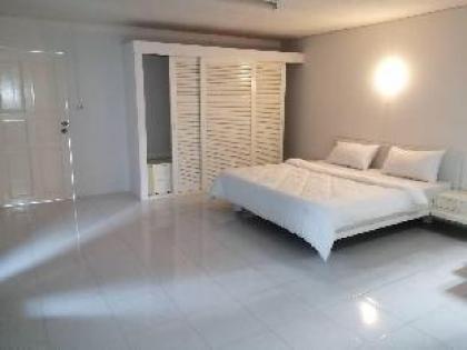 Rent Room Jitraparmansion - image 3