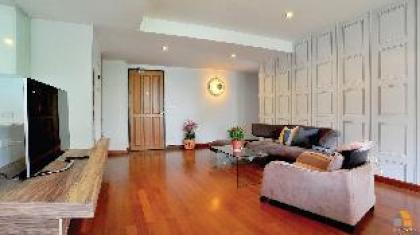 W8 Luxury Condo 650m to Soi Thonglor 25