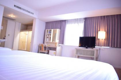 Trang Hotel Bangkok - image 12