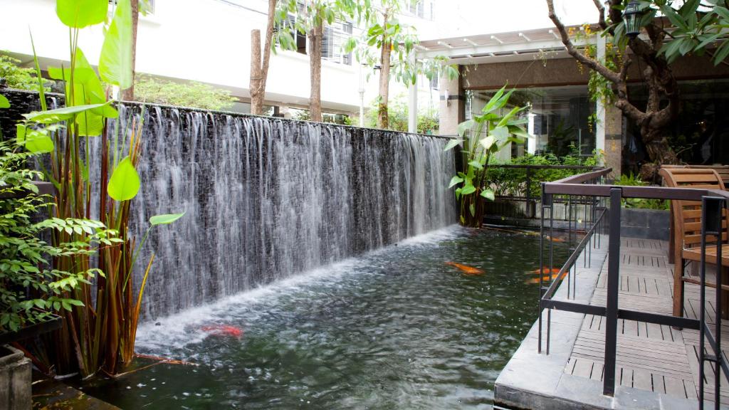 Trang Hotel Bangkok - image 4